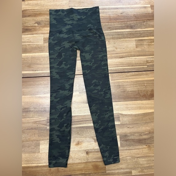 Spanx Seamless Leggings Slimming Fine Ribbed Ankle Length Green Brown Camo Sz M - Picture 3 of 11